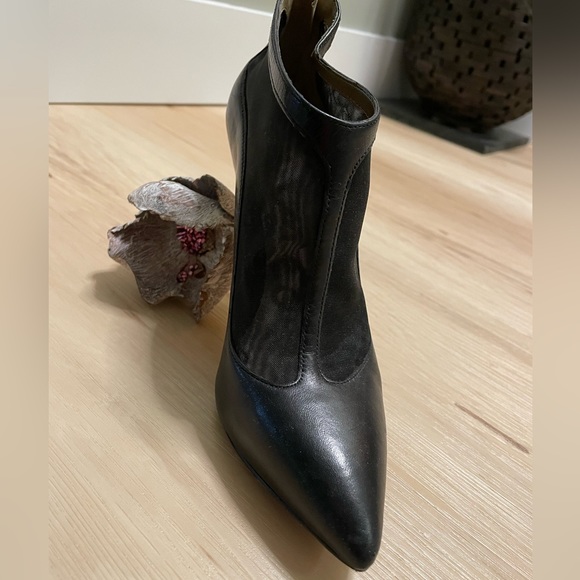 Sam Edelman SEXY stiletto booties with gold heels - Picture 2 of 13